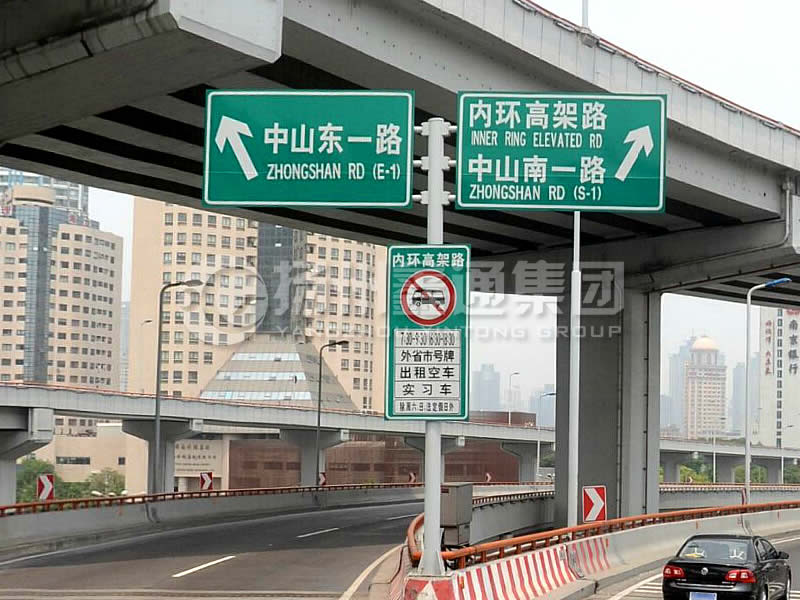 BZG-013，交通標(biāo)志桿，T型三懸臂交通標(biāo)志桿