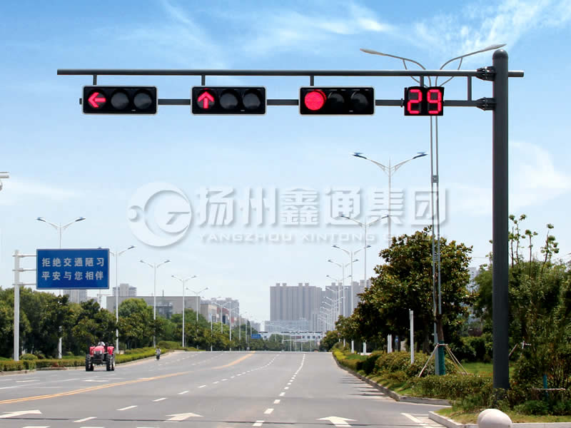 XHDG-002，F(xiàn)型懸臂信號(hào)燈桿